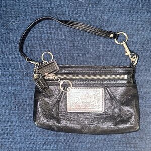 Coach poppy black patent leather wristlet bag rare